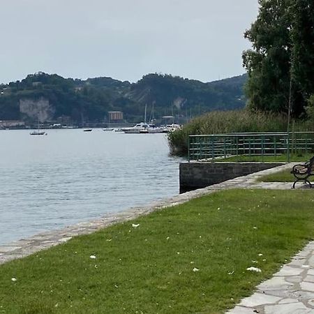 Apartamento La Casa Nel Borgo Angera Exterior foto