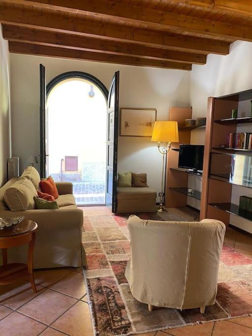 Apartamento La Casa Nel Borgo Angera Exterior foto